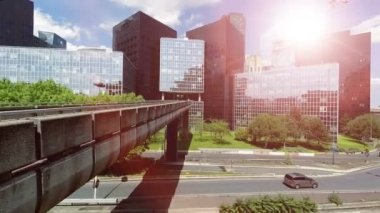 Şehir iş bölgesine ve gökdelen binalar