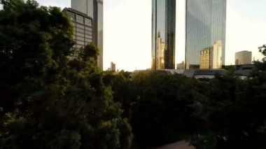 Şehir iş bölgesine ve gökdelen binalar