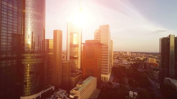 Város üzleti negyed és a felhőkarcoló épületek — Stock videók