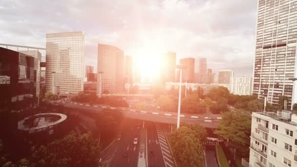 Geschäftsviertel und Wolkenkratzer — Stockvideo