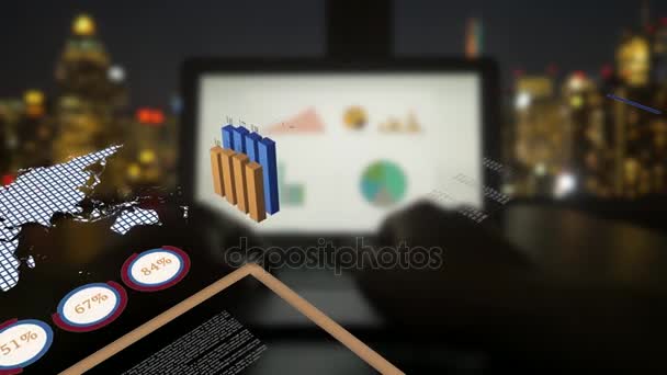 金融销售数据图表的动画 全球经济增长网络显示在白色世界地图与男性手打字键盘上的背景 — 图库视频影像