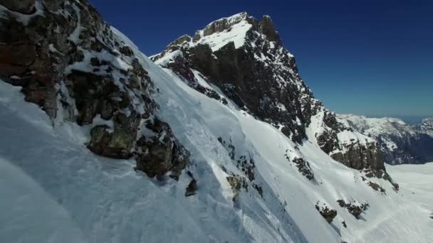 Neve intocada paisagem montanhosa coberta — Vídeo de Stock