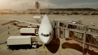 Zaman atlamalı uçağının yolcuları Havaalanı terminal alma