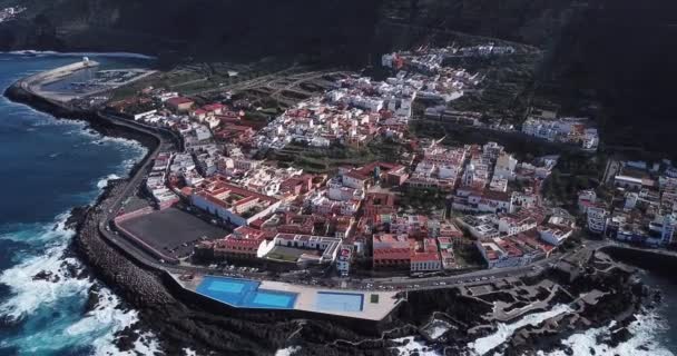 Pueblo de Garachico en la costa del océano Atlántico en Tenerife isla de España — Vídeos de Stock
