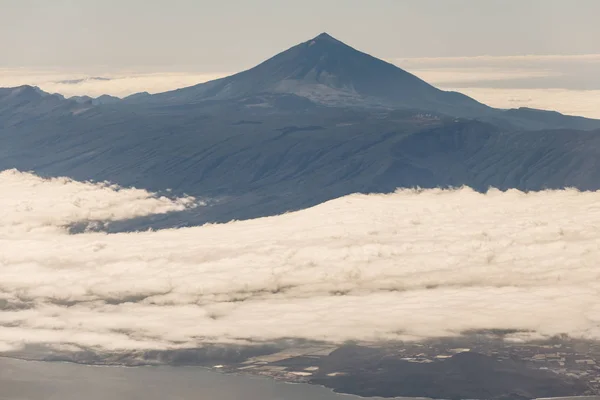 Teide View ovanifrån. Nationalpark, Teneriffa, Kanarieöarna, Spanien. — Stockfoto