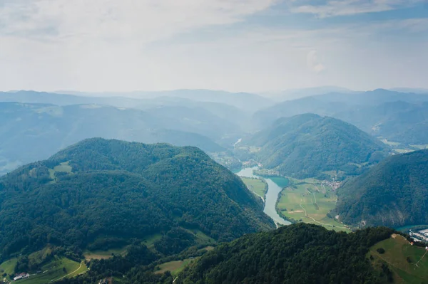 Slovenya'da takip, Julian Alps. Tolmin, ne? Havadan çekilen manzara.