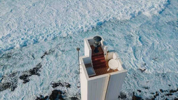 Punta del Hidalgo vuurtoren. Landschap met uitzicht op de Oceaan. Zonsondergang. — Stockfoto