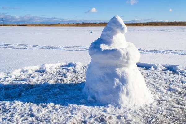 Скульптура Гомункула Локсодонта Созданная Снега Фоне Голубого Неба Крупный План — стоковое фото