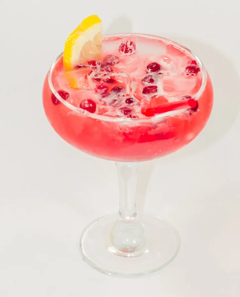 Cocktail Álcool Vermelho Com Gelo — Fotografia de Stock