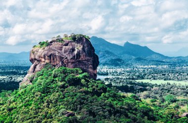 Sigiriya üzerinden Pidurangala Rock, Sri Lanka. 