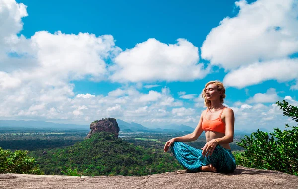 Young woman meditation on the mountain Pidurangala Rock, Sri Lanka. Sigiriya — Stock Photo, Image