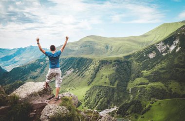 Gürcistan'daki dağlar görünümü