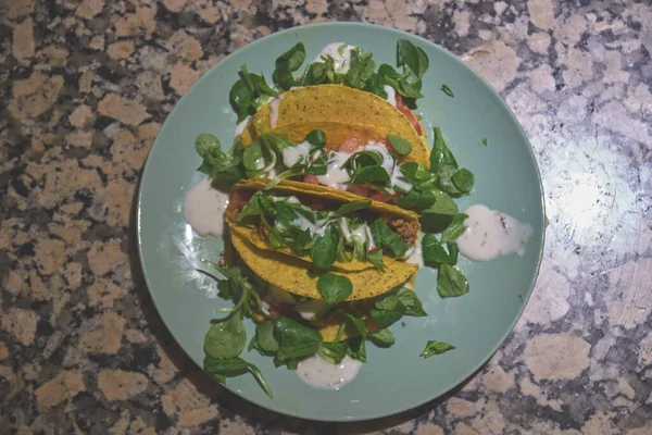 Tacos jídlo v zeleném talíři — Stock fotografie
