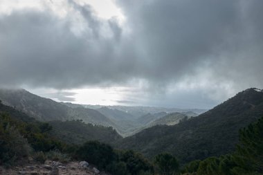 Dağdan görüntüyü izle