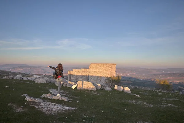 Girl in Acinipo Roman theatre ruins in ronda — 스톡 사진