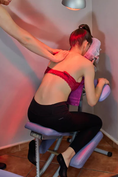 Back Pain Infrared Heat Light Lamp Therapy Girl Massage Chair — Stock Photo, Image