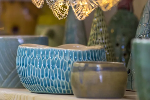 El yapımı seramik bardak lar hediye olarak hazır. 