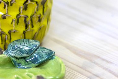 El yapımı seramik bardak lar hediye olarak hazır. 