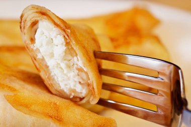 süzme peynir ile Pancakes