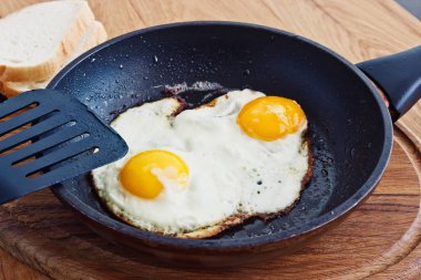 Tavada kızarmış yumurta.