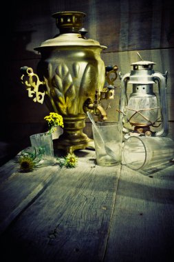 Semaver ve gaz lambası