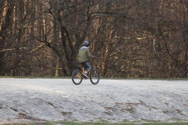 Parkta bahar Pushcha Voditsa