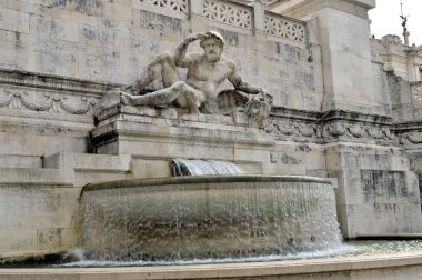 Vatan heykeli Sunağı