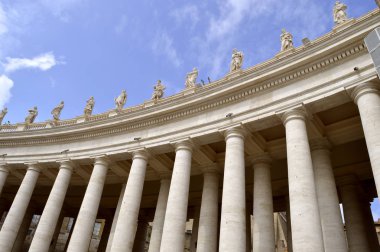 St. Peter's Meydanı'nda Vatikan Berninis Colonnade