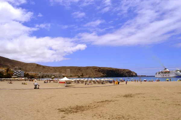 Praia Los Cristianos, Tenerife, Ilhas Canárias, Espanha, Europa - 15 de junho de 2016: Praia Los Cristianos — Fotografia de Stock