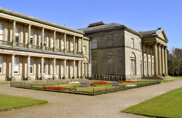 Tatton Hall södra ansikte — Stockfoto