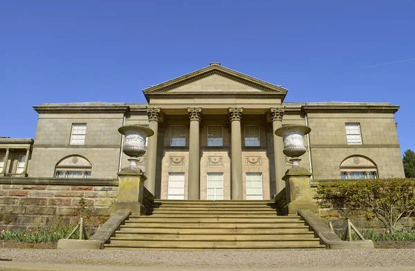 Tatton Hall södra ansikte — Stockfoto