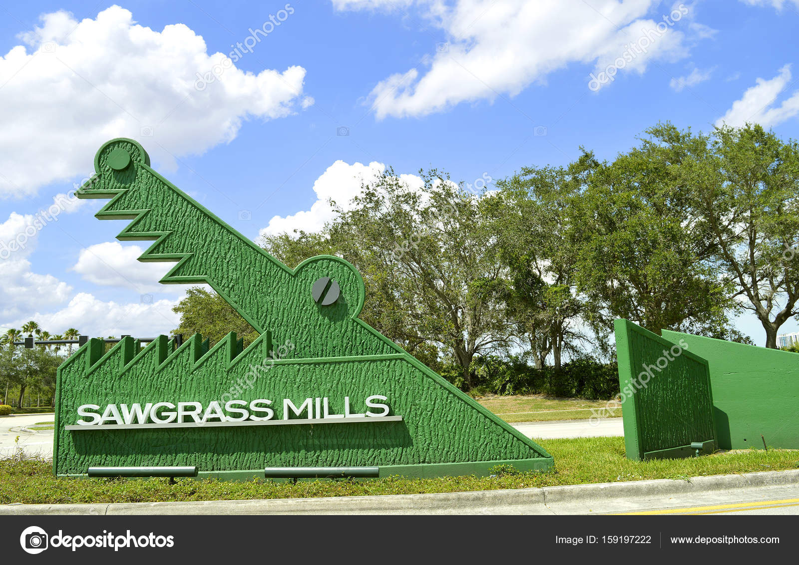 Sawgrass Mills sign – Stock Editorial Photo © PeterEtchells #159197222