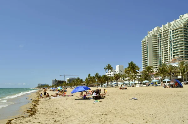 Fort Lauderdale Beach Florida Estados Unidos Mayo 2017 Turistas Playa —  Fotos de Stock
