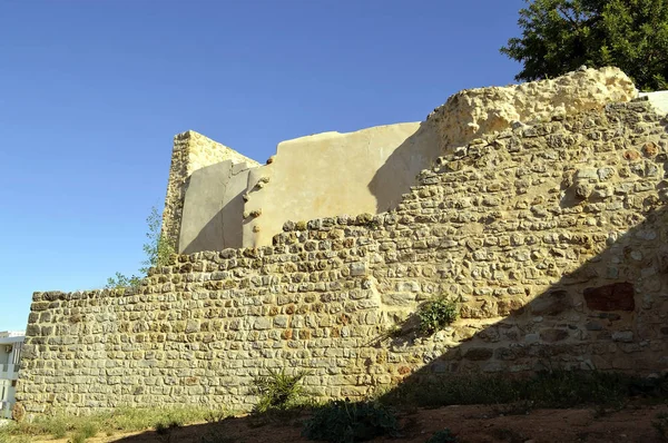 Querenca vieilles ruines historiques d'un ancien bâtiment — Photo