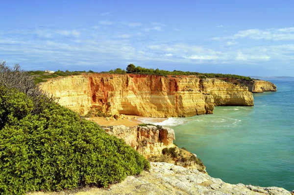 Benagil Beach Algarve kıyısında