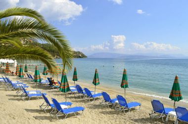 Corfu şezlong Ipsos Beach