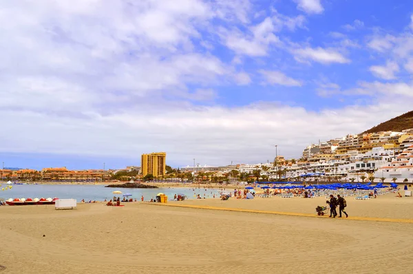 Los Cristianos sahilde denize yürüme tüplü dalgıçlar plaj — Stok fotoğraf