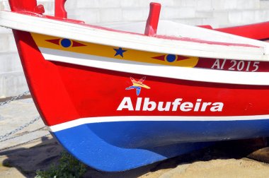 Albufeira plaj renkli balıkçı teknesi