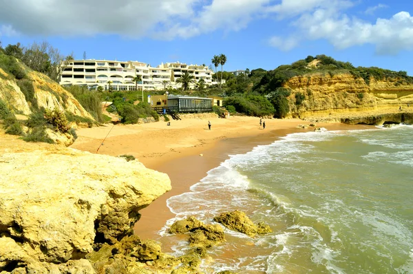 Albufeira Aveiros Beach tourists on the beach — Stock Photo, Image