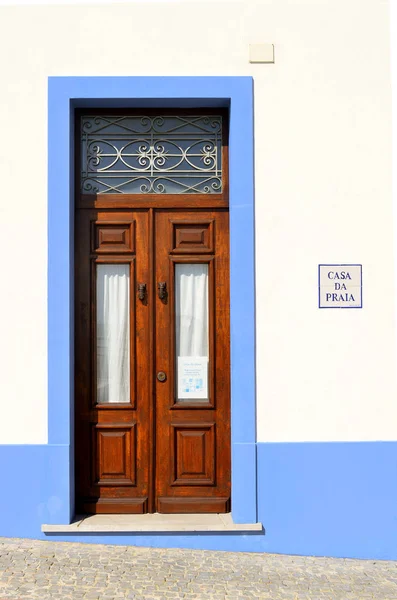 Albufeira Old Town brown front door — Stock Photo, Image