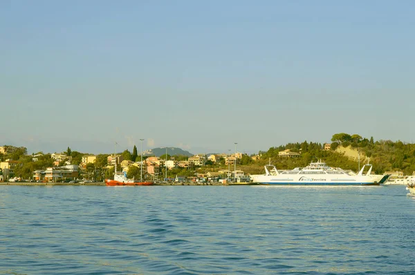 Puerto de Corfú 2 vías ferries — Foto de Stock