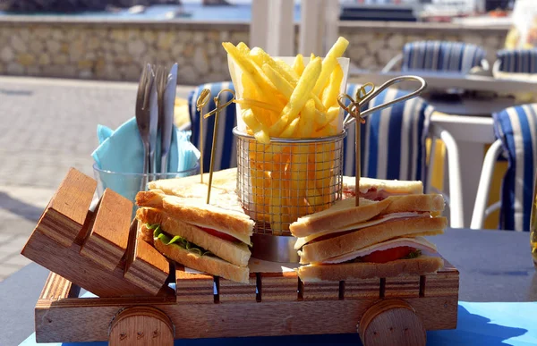 パクシ島ハーバー クラブ sandswich とチップ — ストック写真