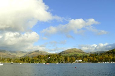 Windermere Gölü 'nde su başlığı yatları