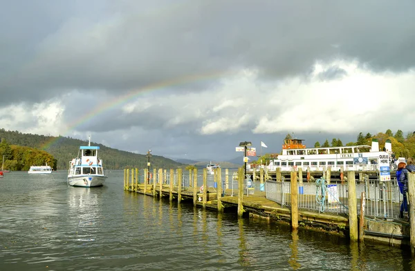 Windermere Gölü 'nün kıyısındaki Windermere' de.