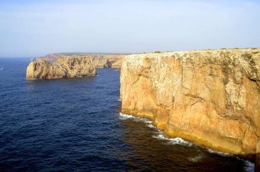 Cape St. Vincent kayalıklarla Algarve kıyısında 
