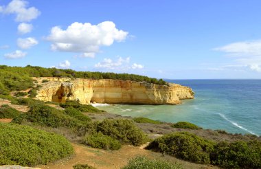Benagil Beach Algarve kıyısında