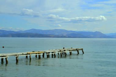 Ipsos Beach iskelesinden Korfu Ionian sea bir Yunan Adası