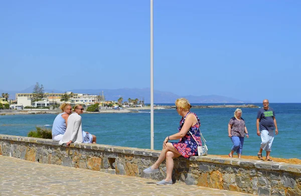Gouves Crète Grèce Juin 2019 Touristes Sur Côte Gouves Crète — Photo
