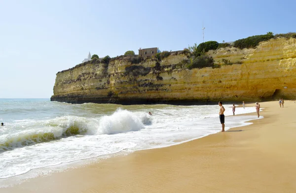 Strand Van Senhora Rocha Algarve Portugal Oktober 2014 Toeristen Genieten — Stockfoto