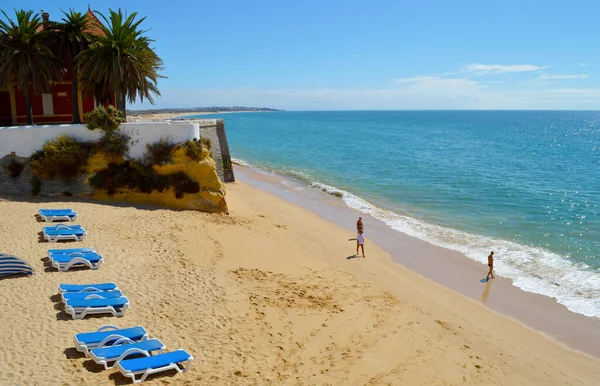 Armacao Pera Beach Algarve Portugal Oktober 2014 Touristen Genießen Sonniges — Stockfoto
